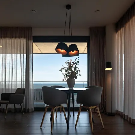 Luxury Seaview For 4 Apartment *